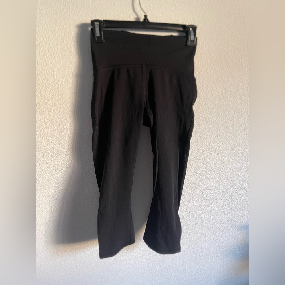 LULULEMON Crop Leggings with Mesh Side/Reflector Fabric